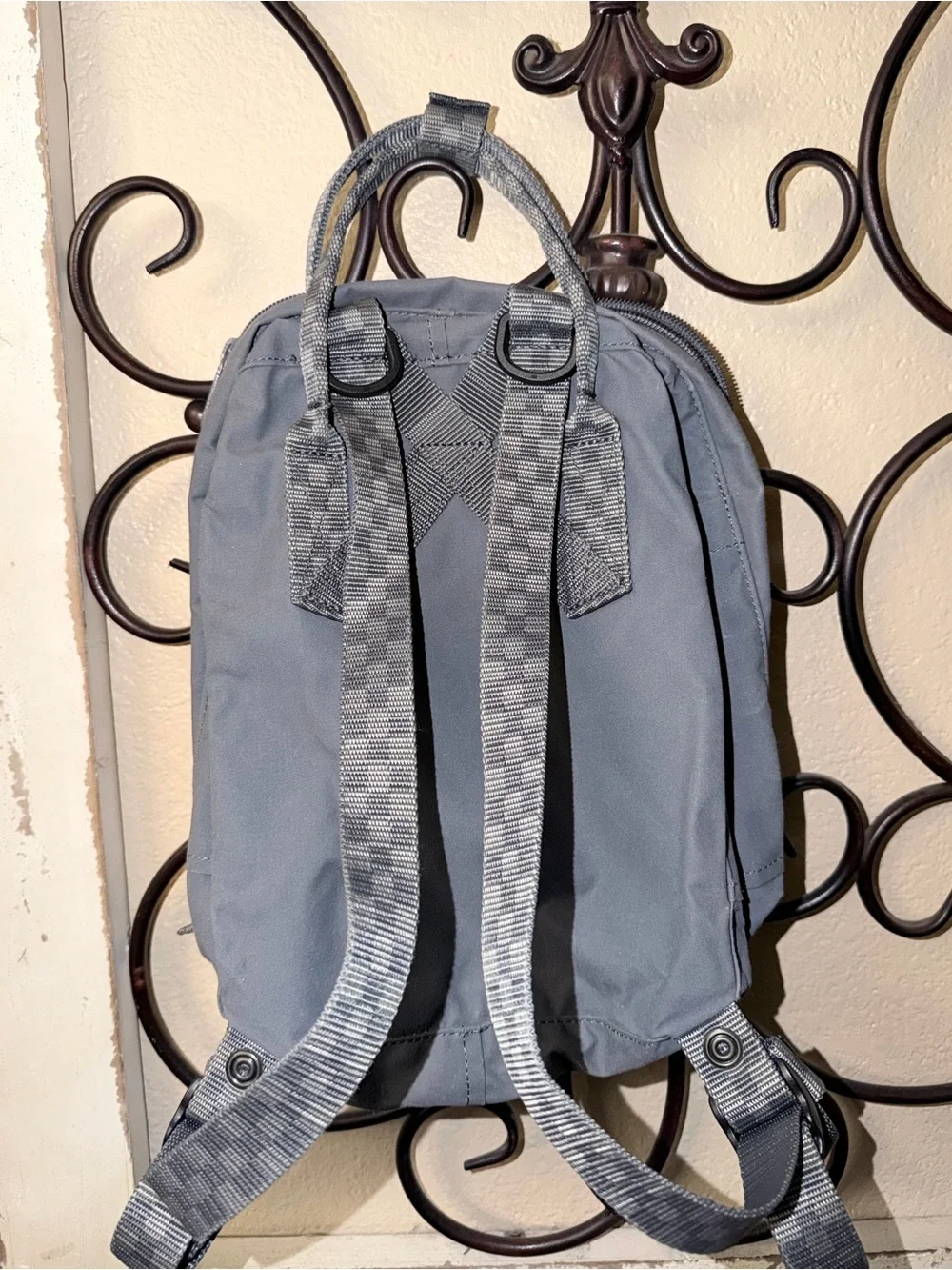 Fjällräven Kånken Mini Backpack - Gray with Pink Logo